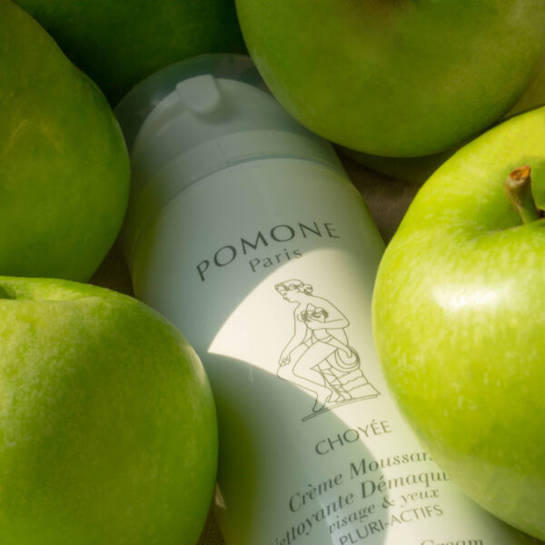 CRÈME MOUSSANTE NETTOYANTE DÉMAQUILLANTE aux pluri-actifs de pomme – Image 4